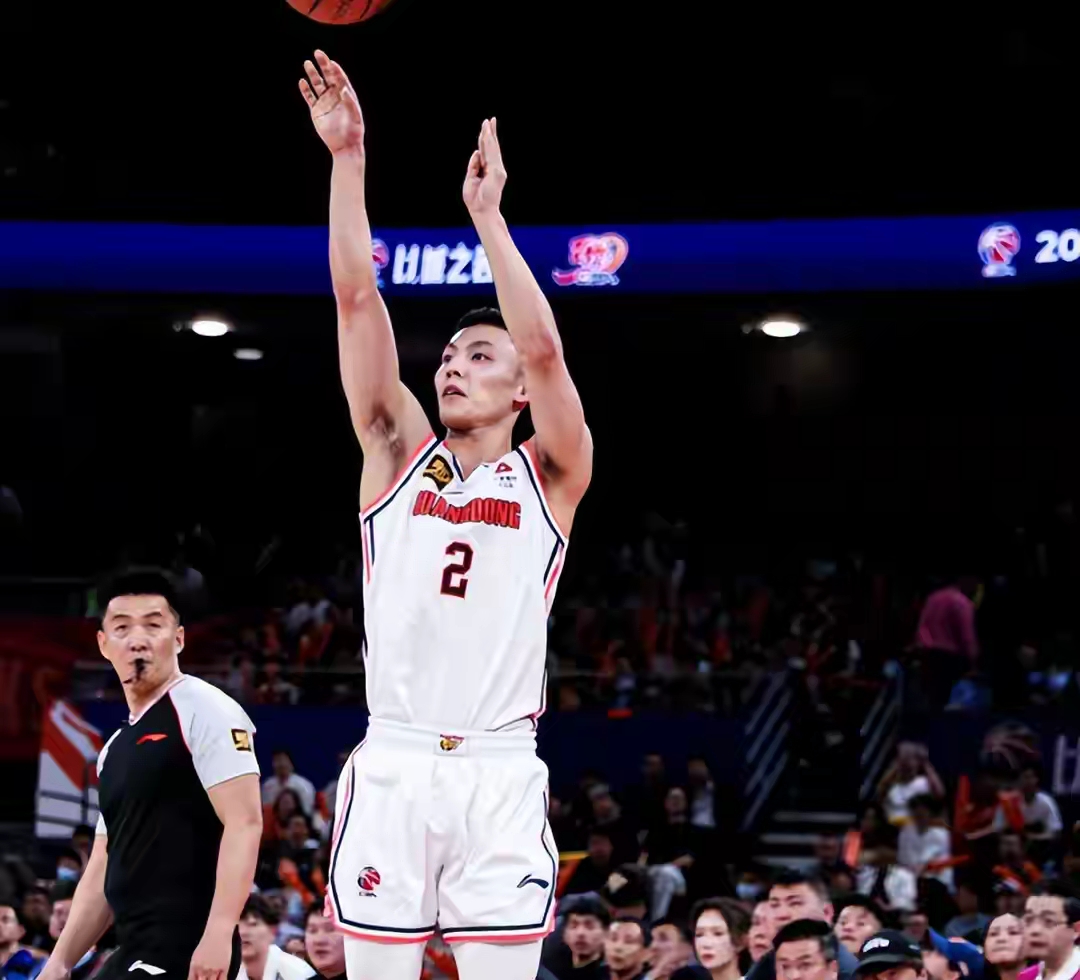 包含CBA常规赛首回合爆出冷门！武汉三镇绝杀新疆男篮，争冠形势突变的词条